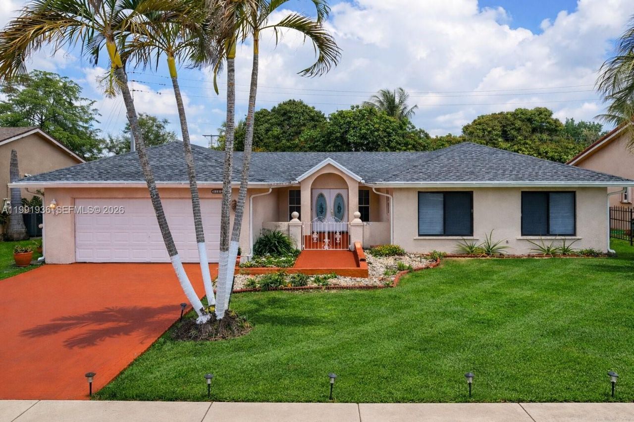 9131 N Lake Miramar Cir , Miramar, FL 33025 Photo