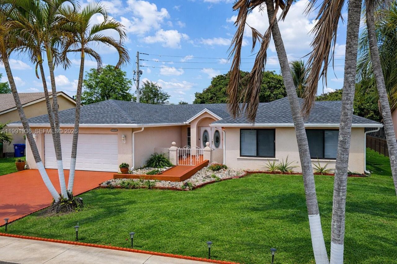 9131 N Lake Miramar Cir , Miramar, FL 33025 Photo