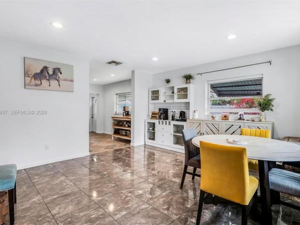 7211 NW 76th St , Tamarac, FL 33321