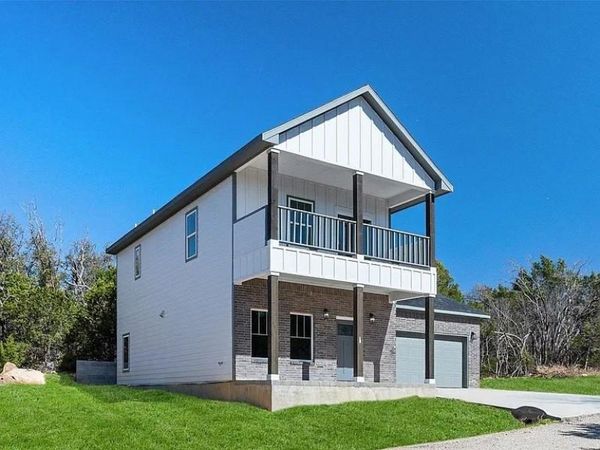 2100 Cactus Alley, Granbury, TX 76048