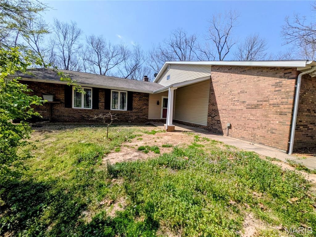 110 Estate Drive , Chester, IL 62233 Main Photo