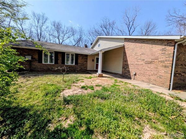 110 Estate Drive , Chester, IL 62233