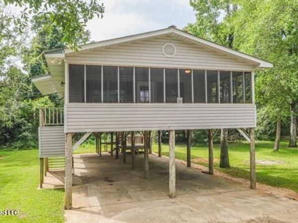 2432 Pascagoula River Road, Moss Point, MS 39562