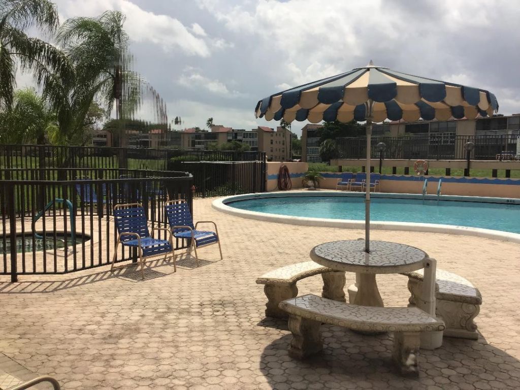 7300 Lake Cir Drive, Unit 404, Margate, FL 33063 Photo
