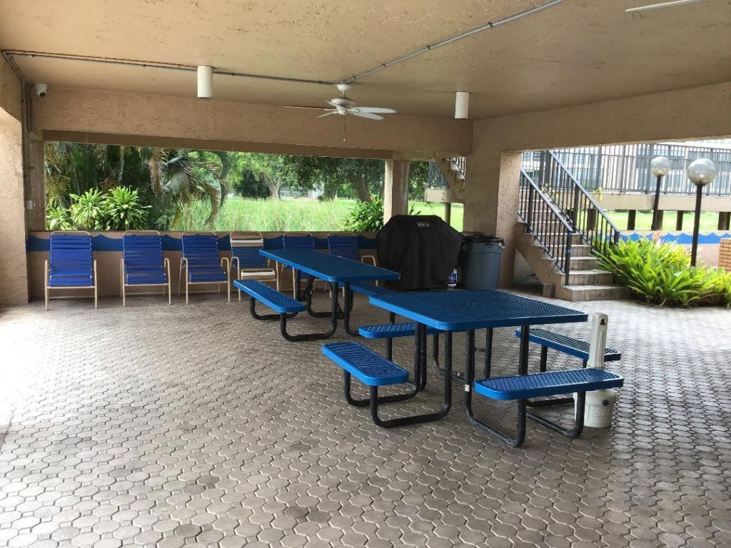 7300 Lake Cir Drive, Unit 404, Margate, FL 33063 Photo