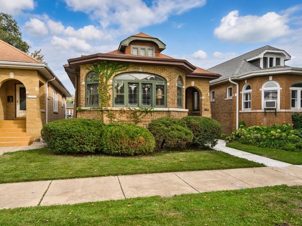 6739 N Rockwell Street, Chicago, IL 60645