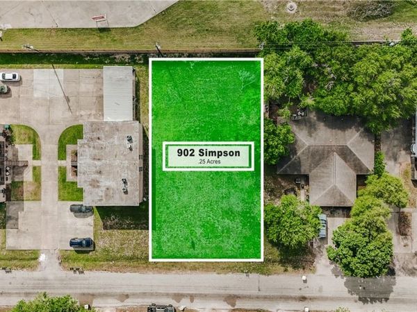 902 Simpson Road, Victoria, TX 77904