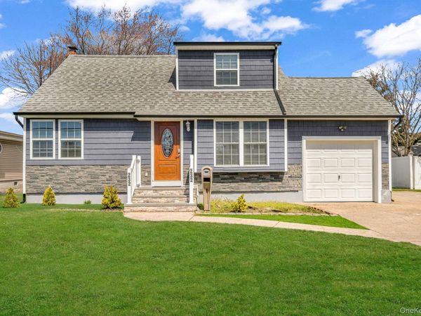 232 30th Street , Lindenhurst, NY 11757