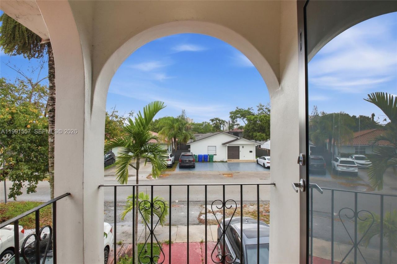 3210 SW 26th St , Unit 3210, Miami, FL 33133 Photo