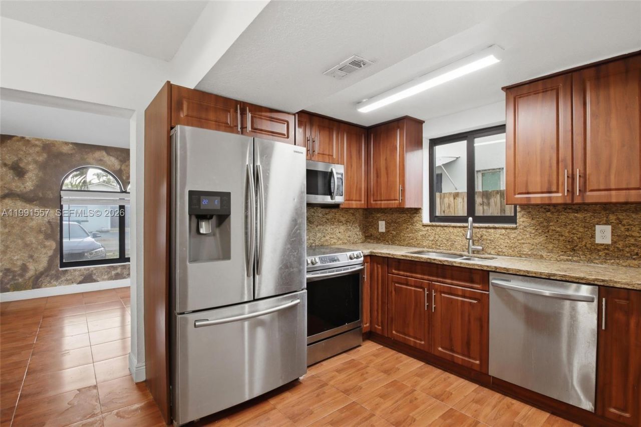 3210 SW 26th St , Unit 3210, Miami, FL 33133 Photo