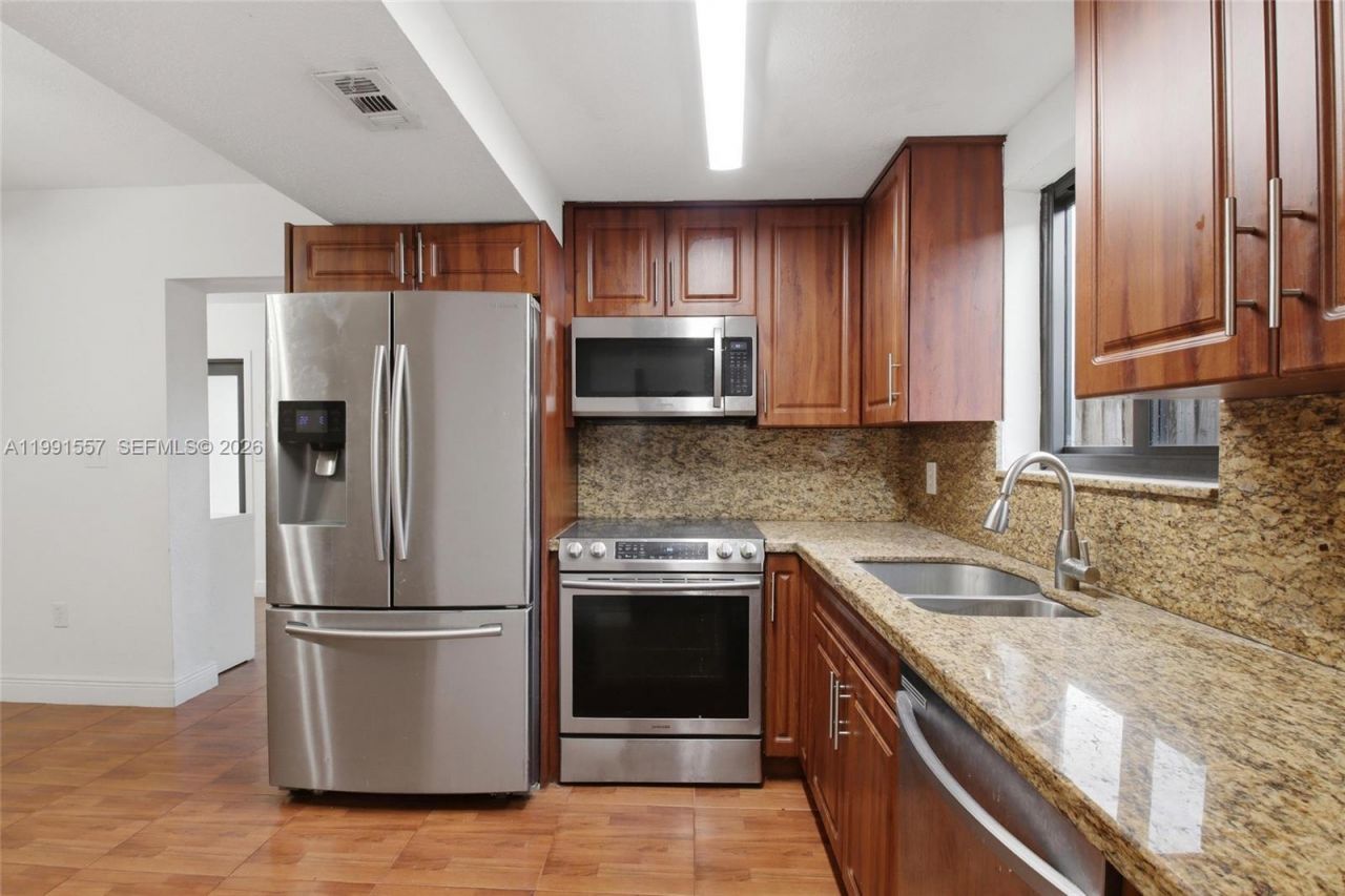 3210 SW 26th St , Unit 3210, Miami, FL 33133 Photo