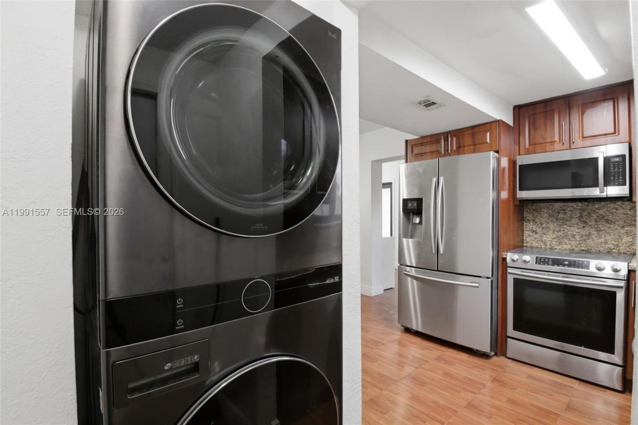 3210 SW 26th St , Unit 3210, Miami, FL 33133 Photo