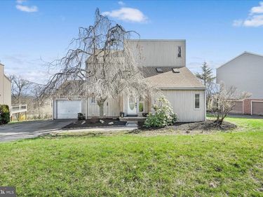 205 PEMBROKE DRIVE, READING, PA 19607