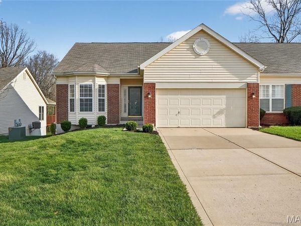 32 Turtle Creek Villas Drive, Unit 8L, O'Fallon, MO 63366