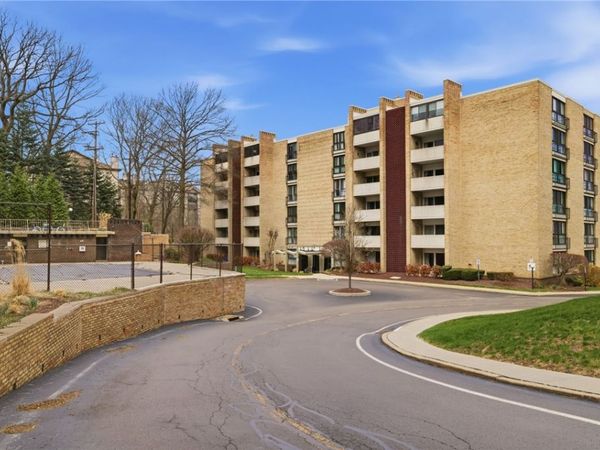 53 Highland Rd, Unit 401, Bethel Park, PA 15102