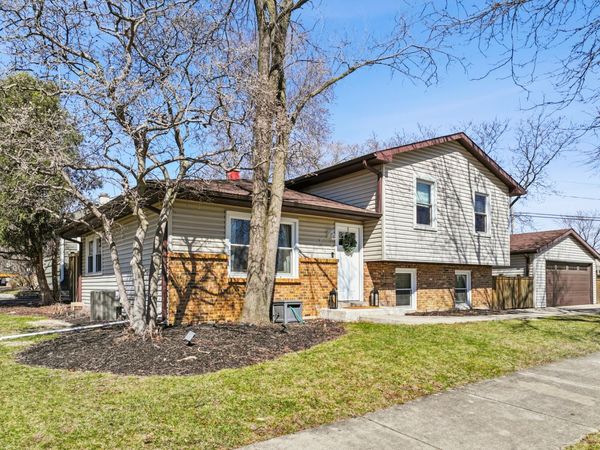 300 Norton Street , Lombard, IL 60148