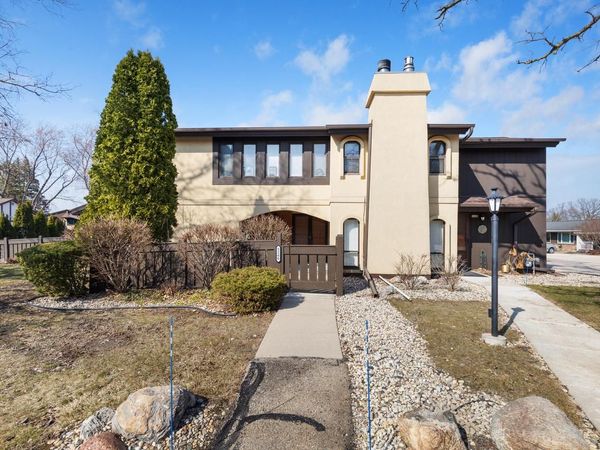 5266 S Somerset LANE, Greenfield, WI 53221