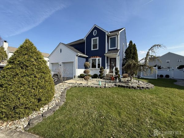 15 Sutton Place, Helmetta, NJ 08828