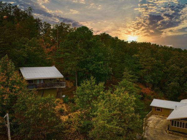 3250 Huckleberry Way, Sevierville, TN 37862