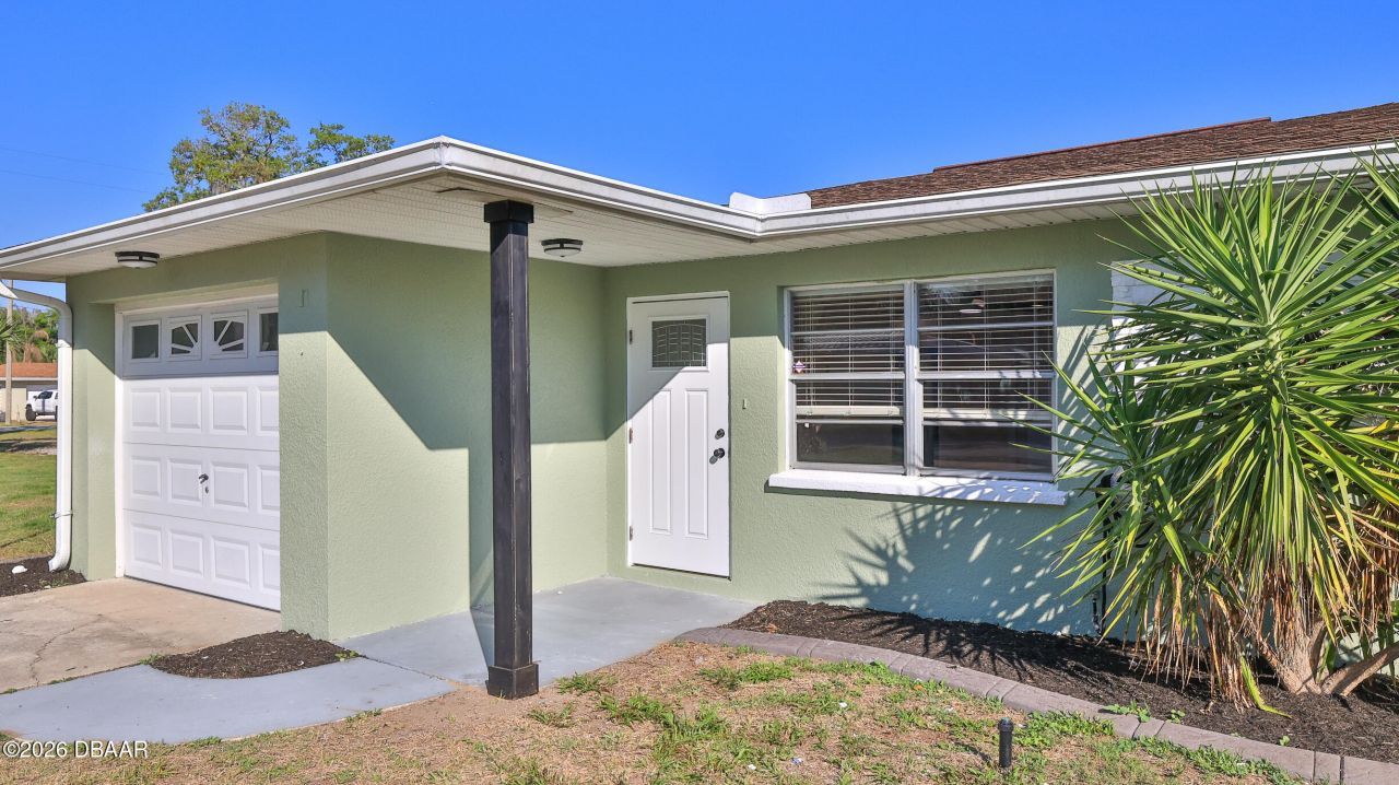11 Swan Avenue, New Smyrna Beach, FL 32168 Photo