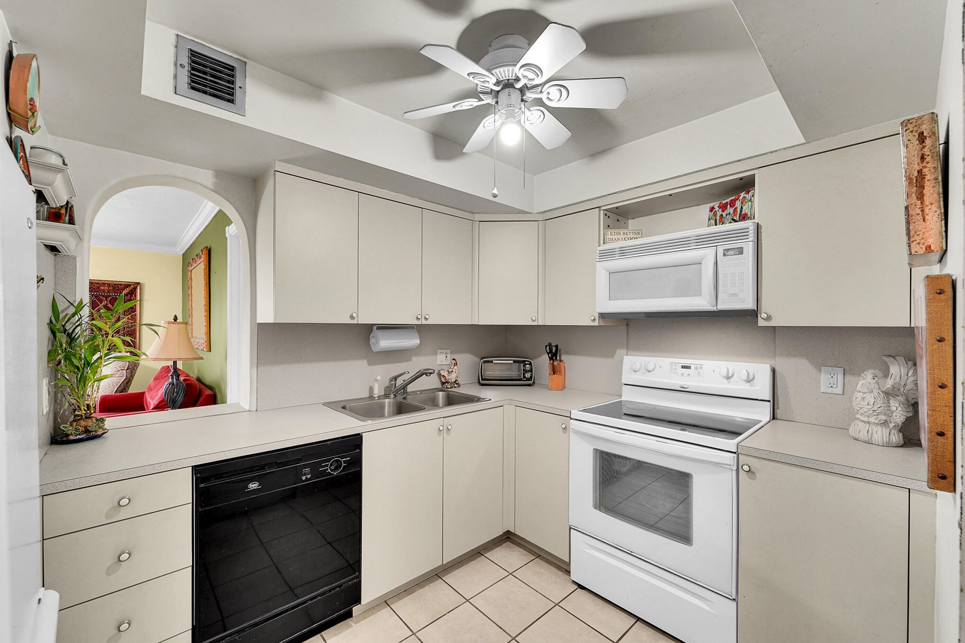 3909 N Ocean Boulevard, Unit 301, Fort Lauderdale, FL 33308 Photo