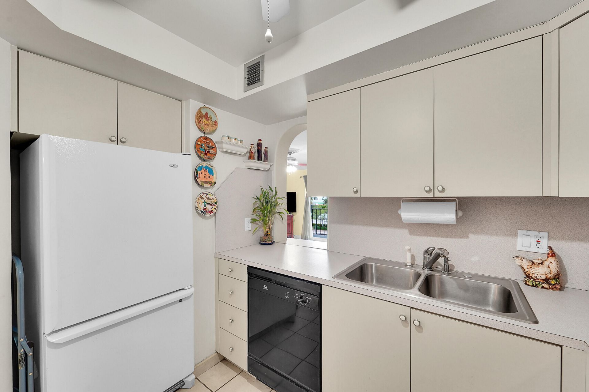 3909 N Ocean Boulevard, Unit 301, Fort Lauderdale, FL 33308 Photo