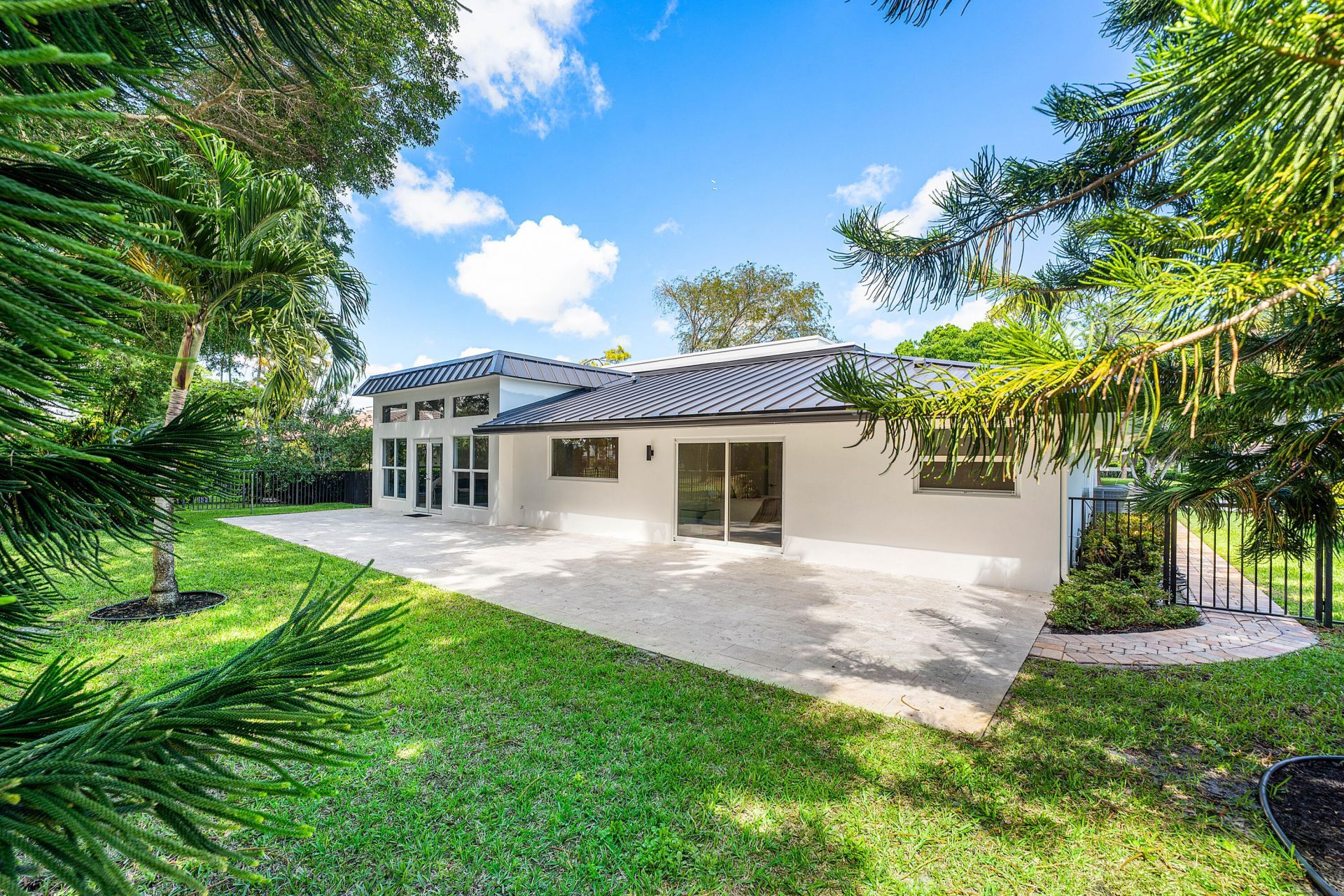 654 W Lakewoode Circle, Delray Beach, FL 33445 Photo