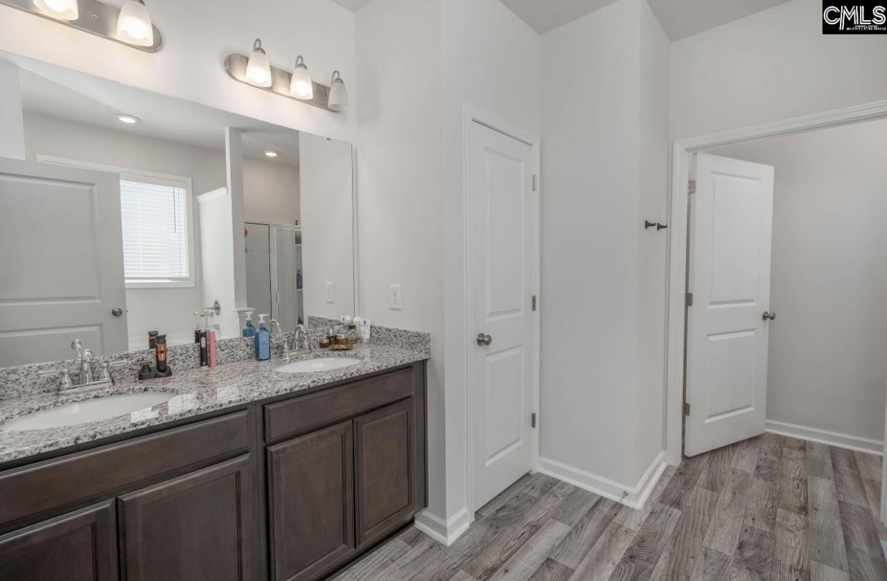 20 Breeders Court  Photo 18