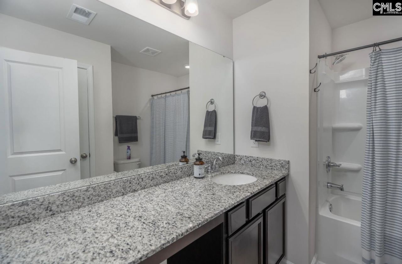 20 Breeders Court  Photo 32