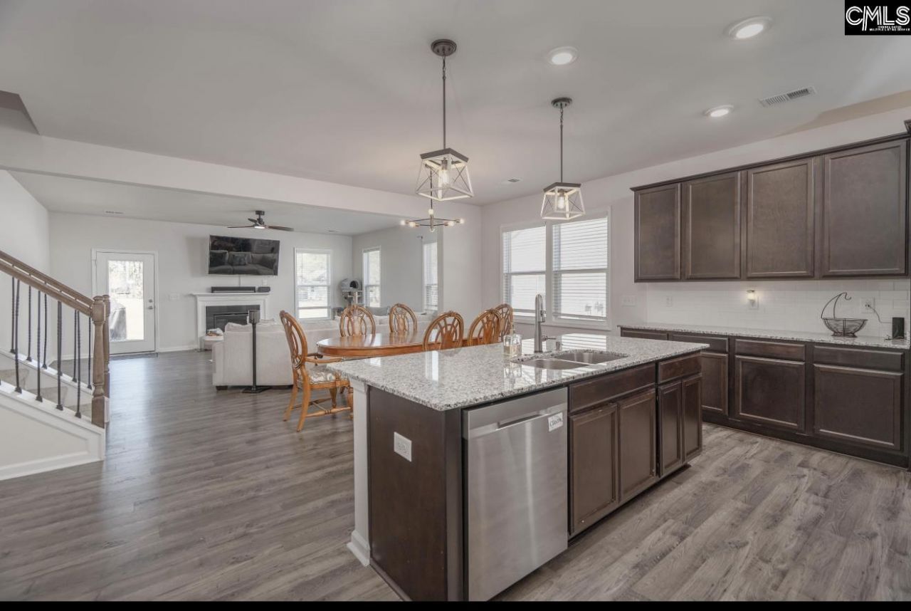 20 Breeders Court  Photo 5