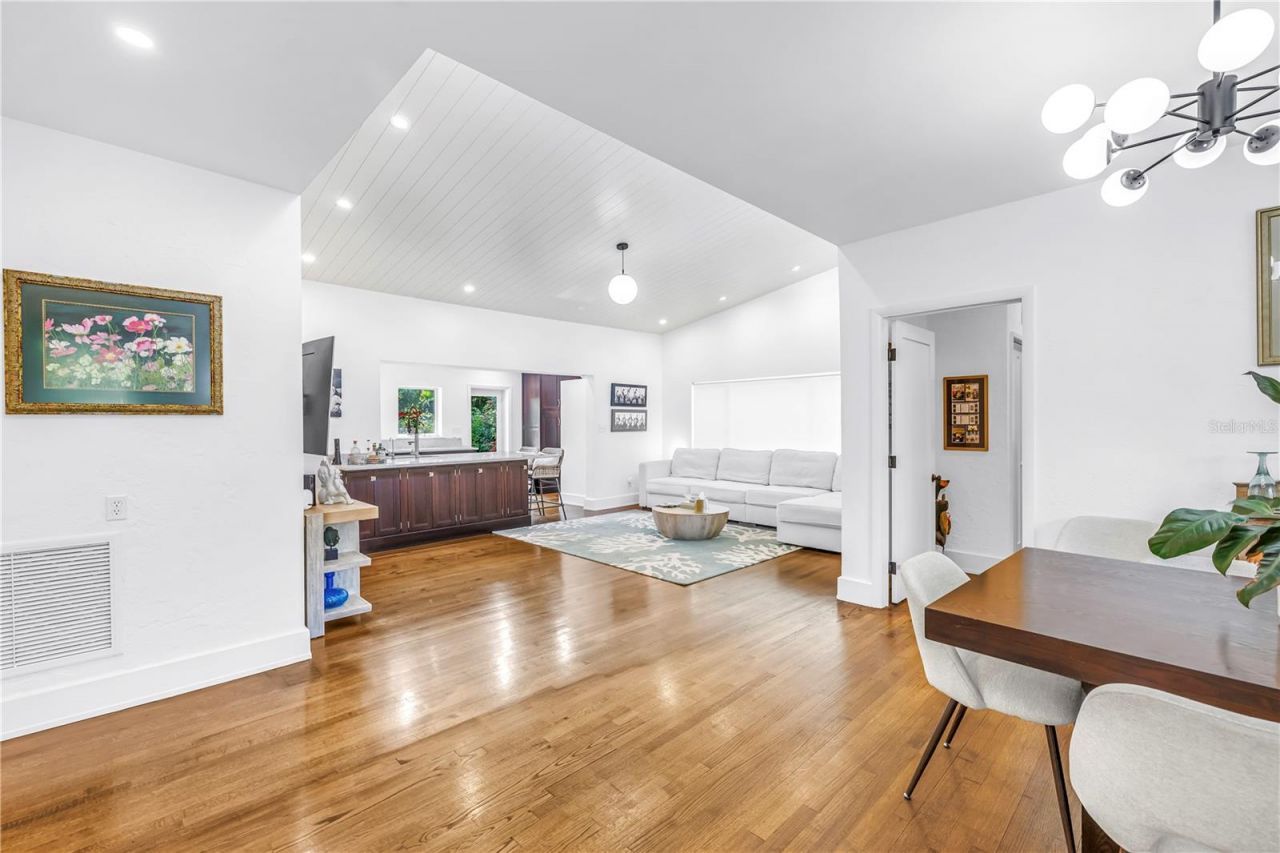 209 Bandera Way Ne, Saint Petersburg, FL 33704 Photo