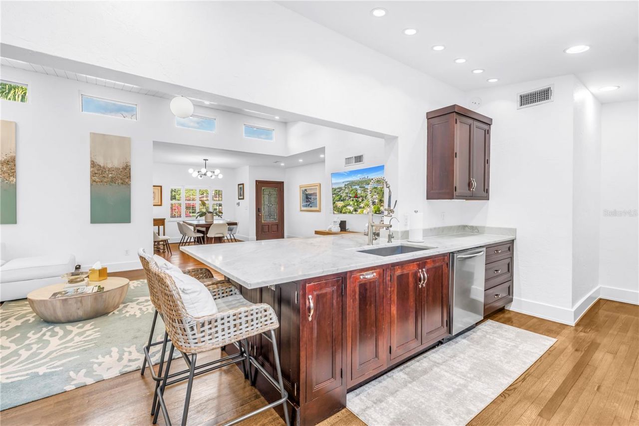 209 Bandera Way Ne, Saint Petersburg, FL 33704 Photo