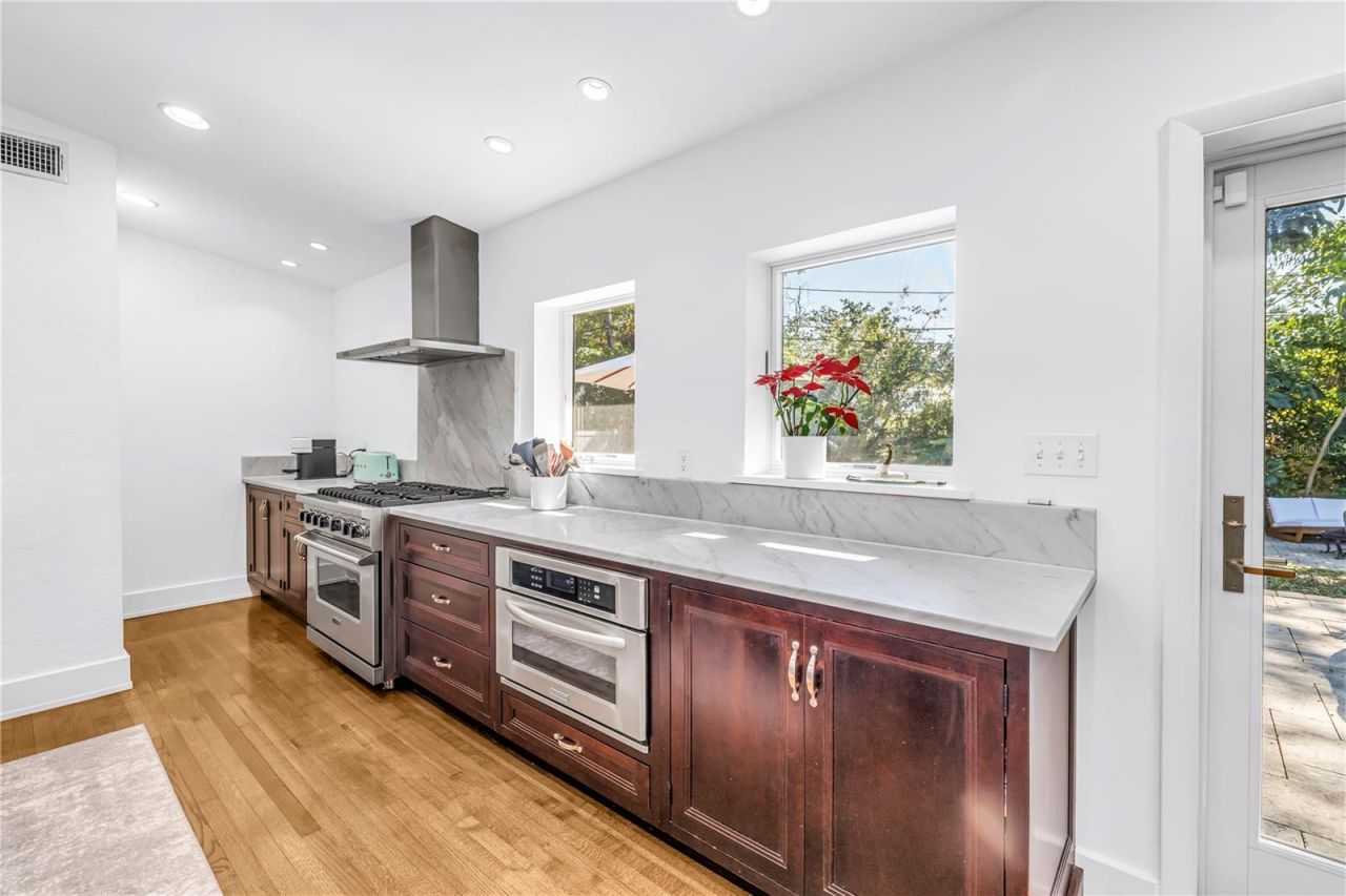 209 Bandera Way Ne, Saint Petersburg, FL 33704 Photo