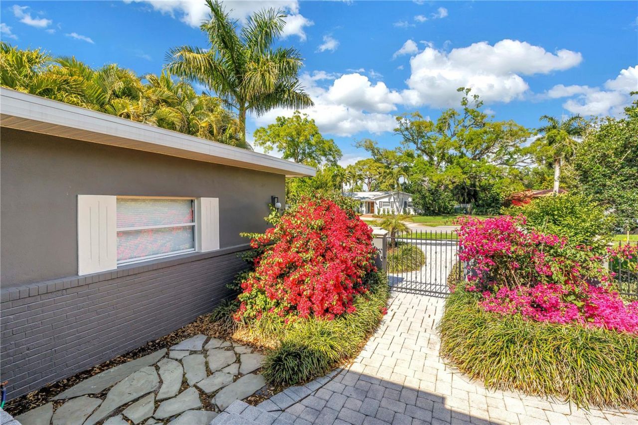 209 Bandera Way Ne, Saint Petersburg, FL 33704 Photo