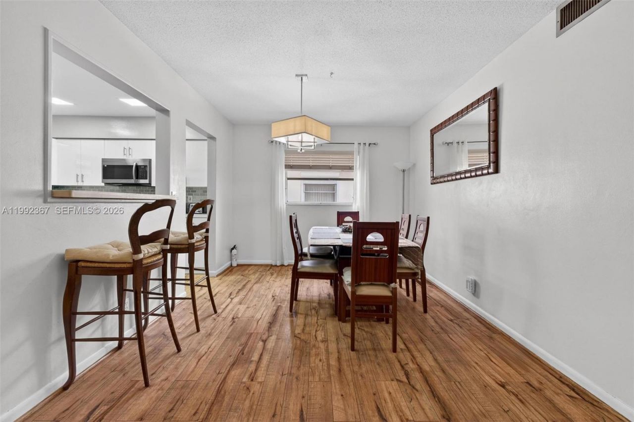 412 S Luna Ct , Unit 11, Hollywood, FL 33021 Photo