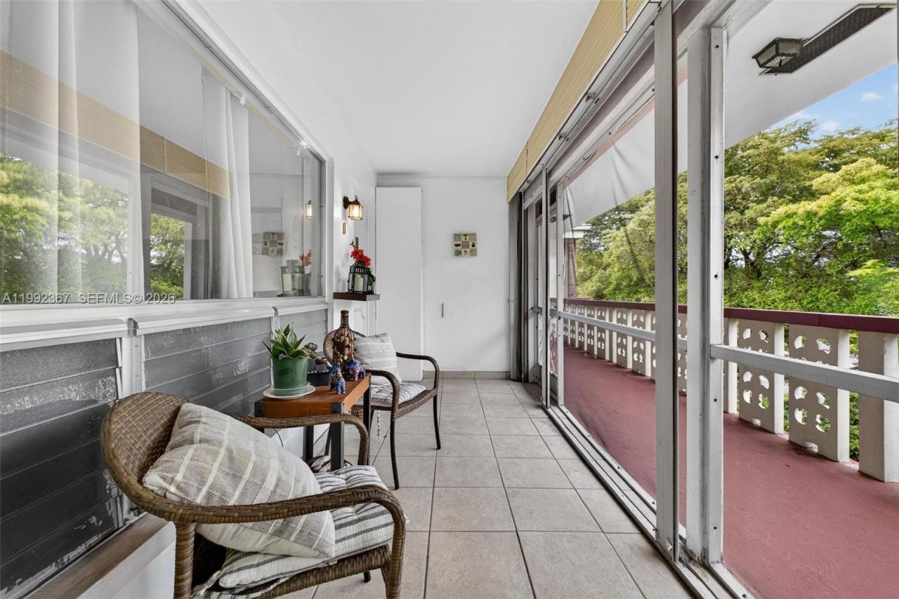 412 S Luna Ct , Unit 11, Hollywood, FL 33021 Photo