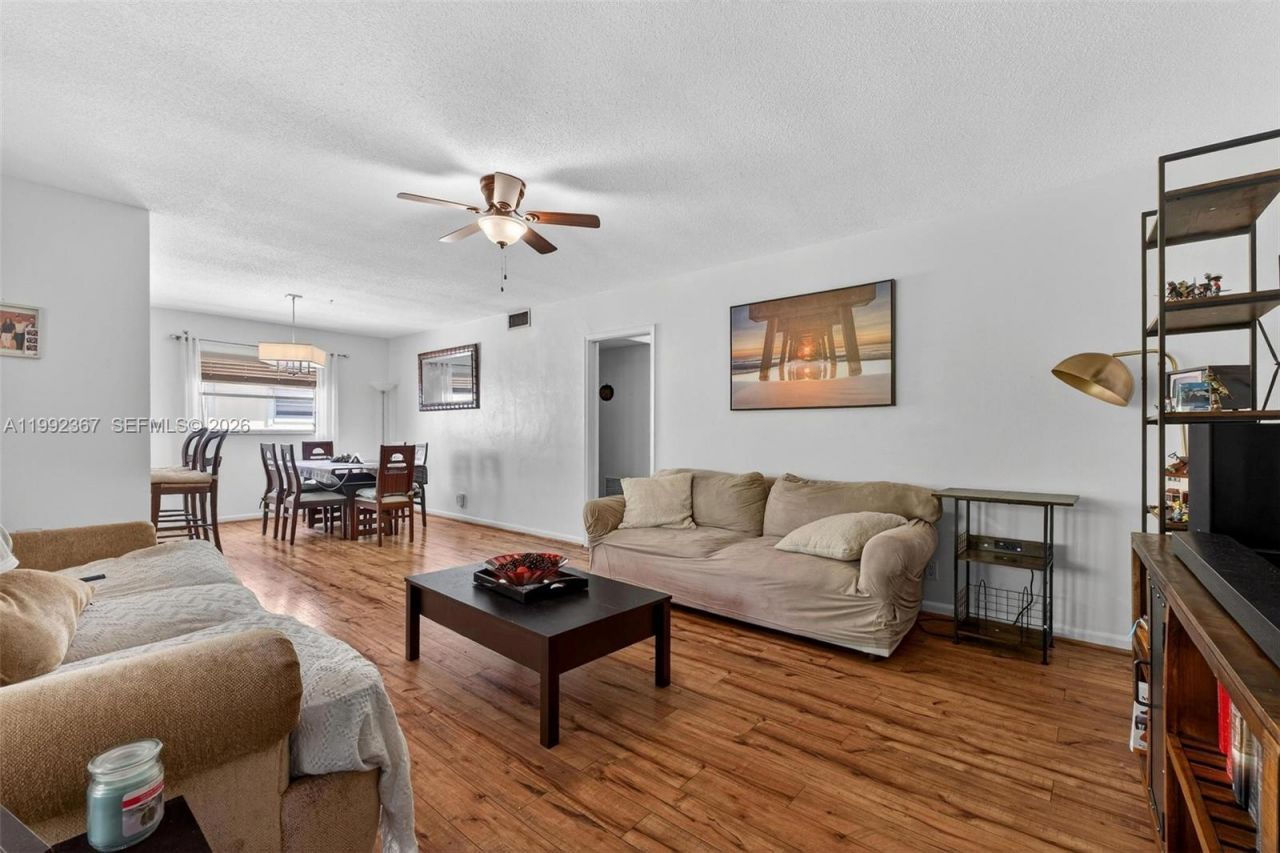 412 S Luna Ct , Unit 11, Hollywood, FL 33021 Photo