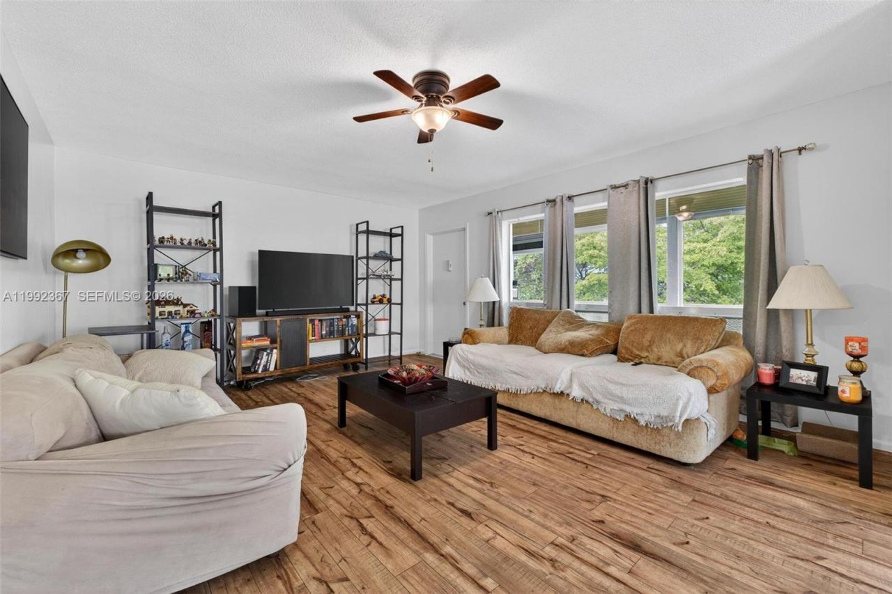 412 S Luna Ct , Unit 11, Hollywood, FL 33021 Photo