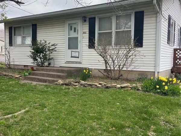 811 S Court , Bowling Green, MO 63334