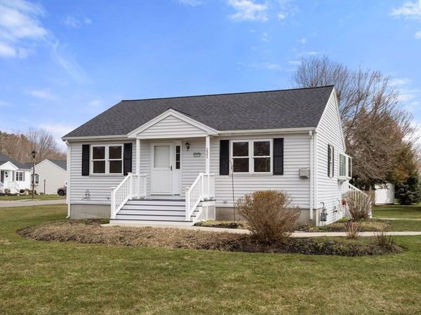 221 Crystal Water Drive, Unit 221, East Bridgewater, MA 02333