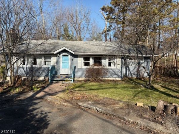 8 Beachview Ct, Hardyston, NJ 07460