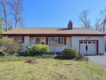 130 Warrenville Rd, Green Brook, NJ 08812