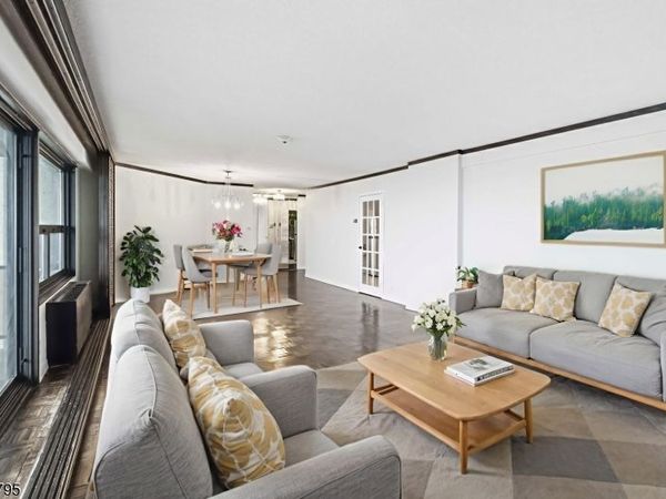 2 Claridge Dr, Verona, NJ 07044