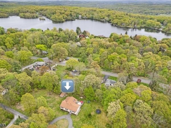 4 Grove St, Hampton, NJ 07860