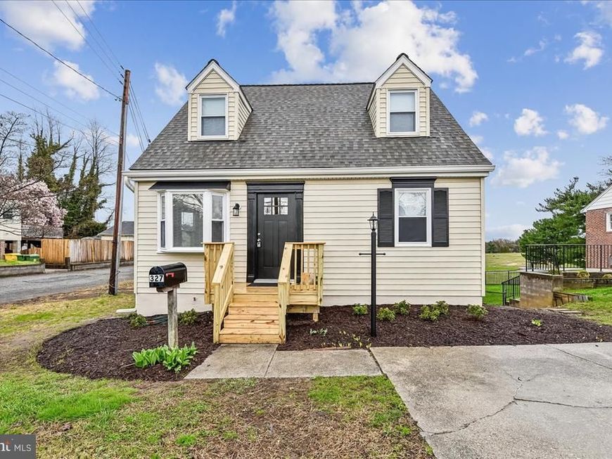 327 Walton Avenue, Baltimore, MD 21225 Main Photo