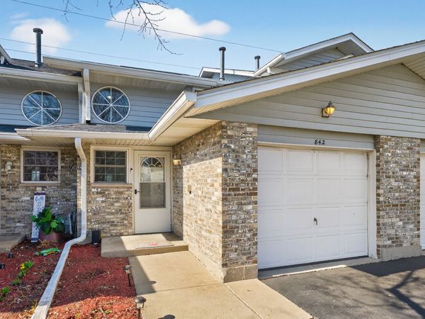 842 N Tamarac Boulevard , Addison, IL 60101