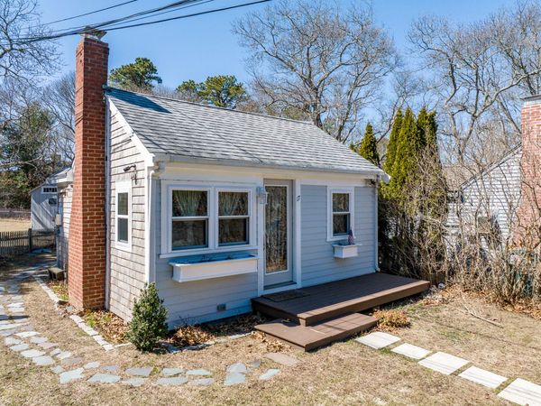 17 Ploughed Neck Road , East Sandwich, MA 02537