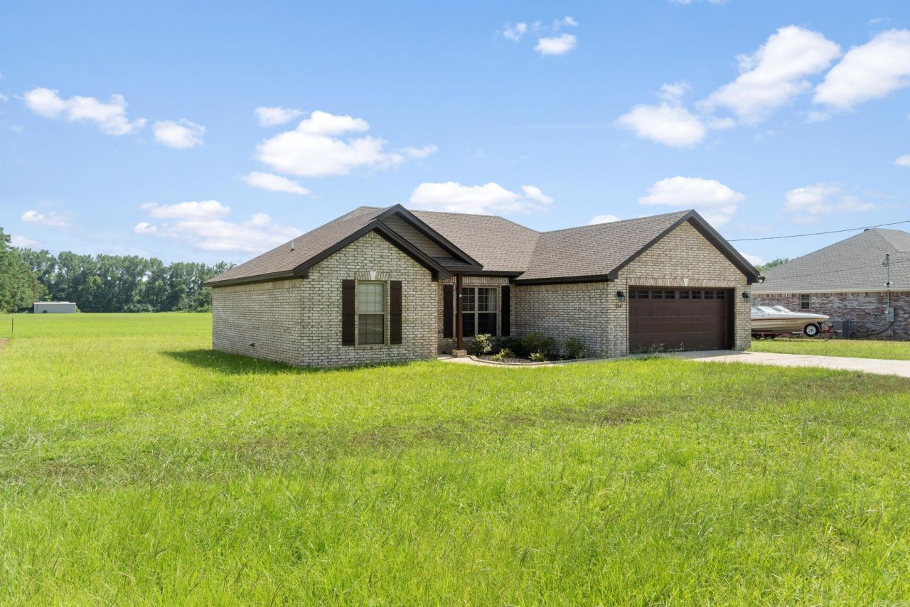 284 Walker RD Higginson, AR 72068