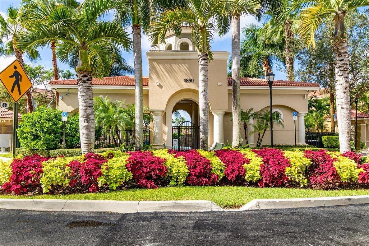 4986 Bonsai Circle, Unit Apt 214, Palm Beach Gardens, FL 33418 Photo