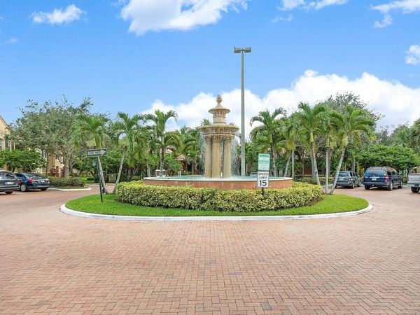 10336 Fox Trail Road S, Unit 1305, Royal Palm Beach, FL 33411